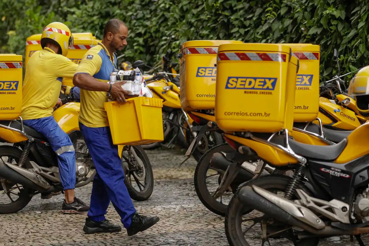 Crise nos Correios e futuro indefinido pelo governo federal