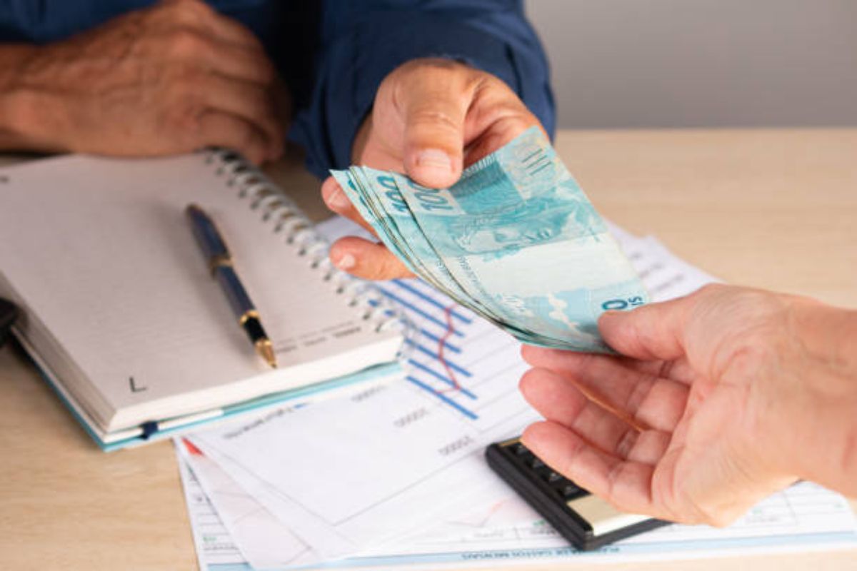 Quando sairá a primeira parcela do 13º salário e o que fazer com ela?