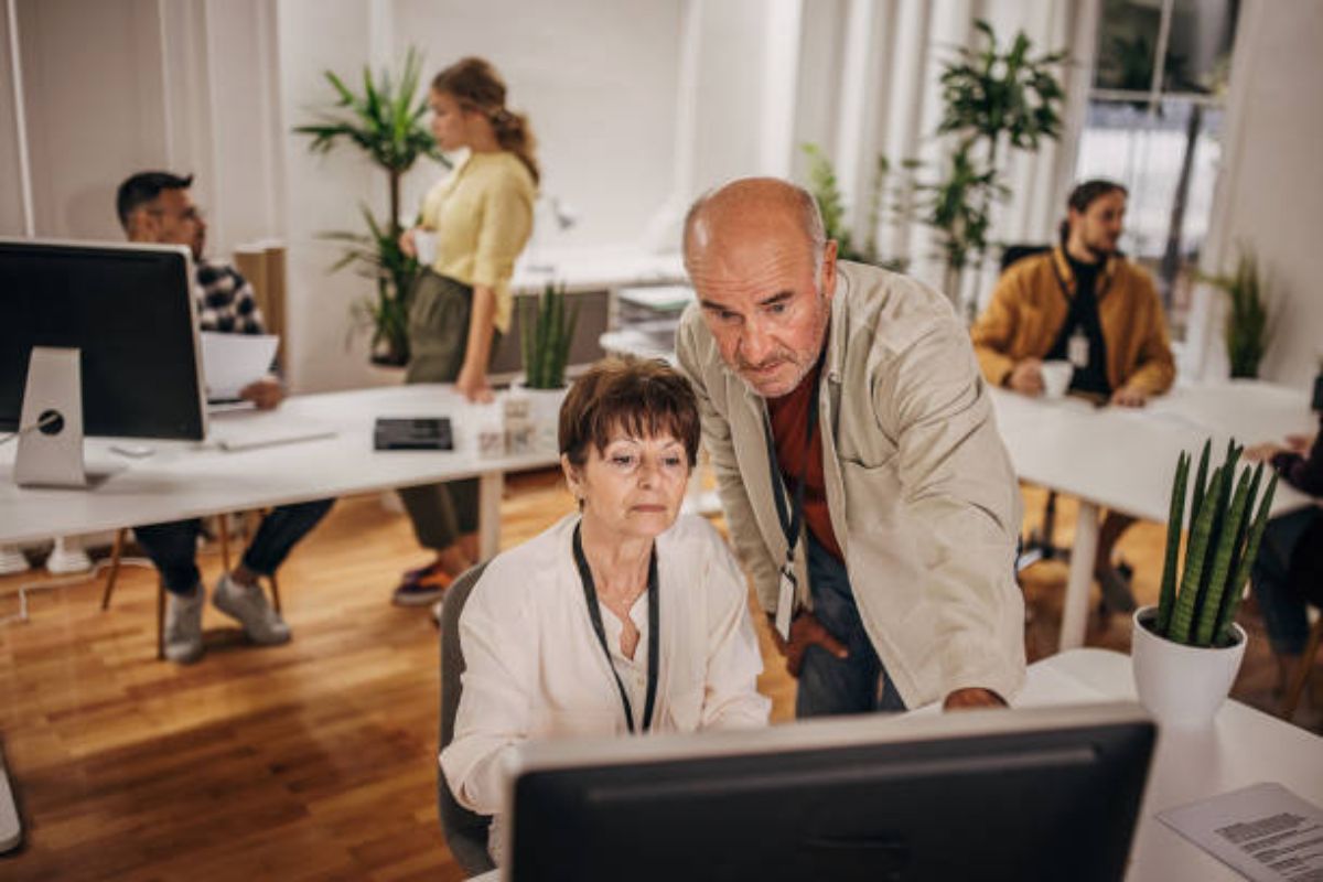 50+ contra o Etarismo: O Despertar de uma Força Invisível no Mercado