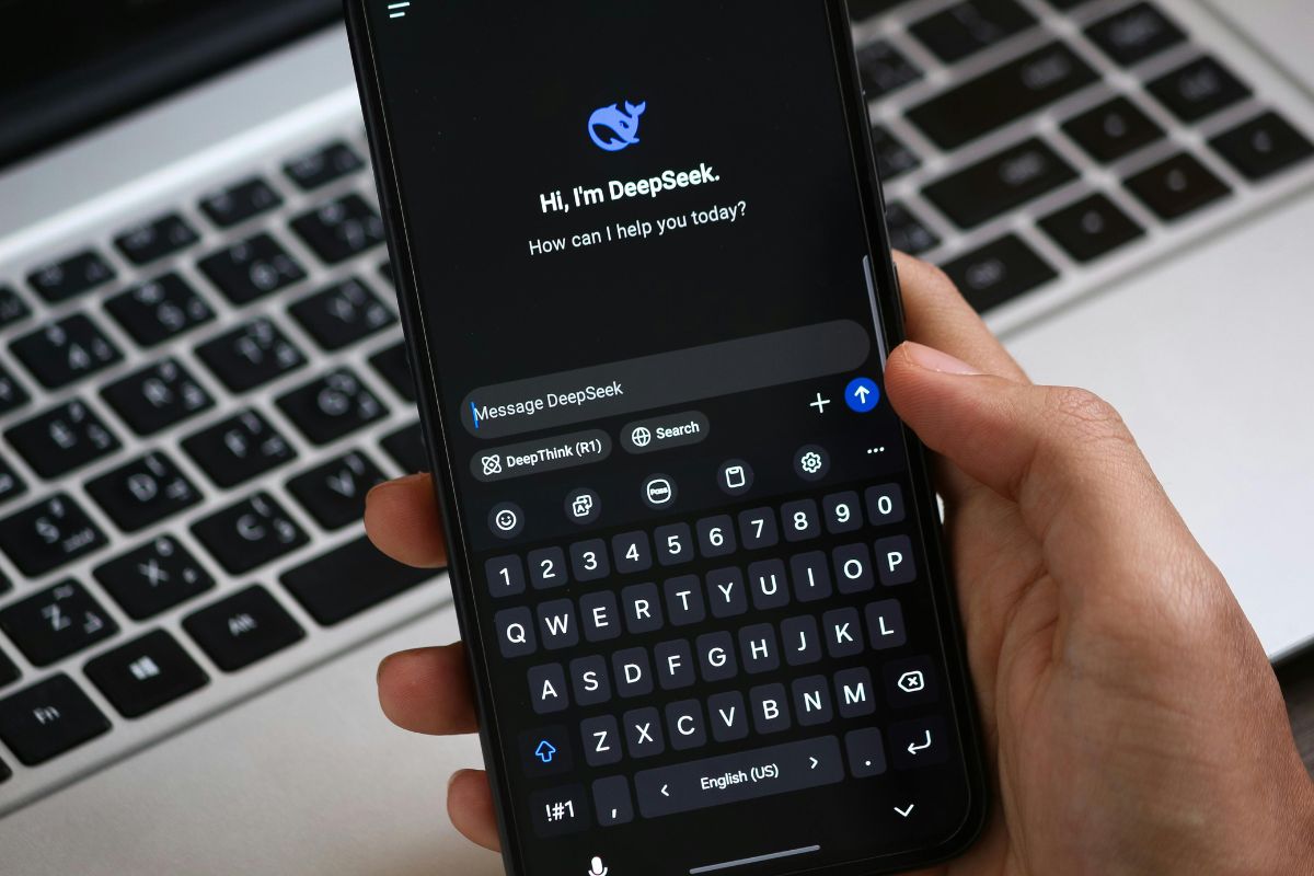 A Nova Fronteira do Medo: Como a IA Redefiniu os Golpes Digitais em 2026